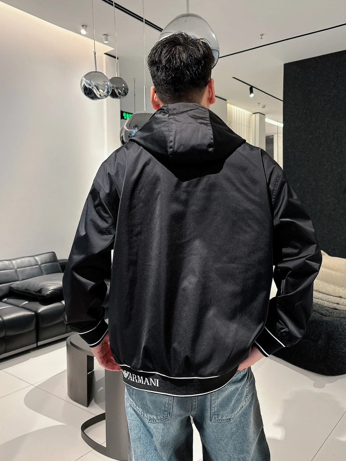 Armani official website Same Style, complete with three labels, on sale in advance. 2026 Autumn and Winter New Arrival men's jacket, Original with complete three labels, Premium version. Custom-made fabrics at the counter. Breathable, high comfort, impeccable details, brand element design concept, reflecting high quality. It feels delicate and soft, presents a casual cut, and has a great upper body shape. Sizes: M～3XL,